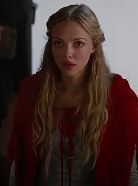 🦋🦋 “eu não sirvo pra você”🦋🦋 | Meio que não damos a atenção necessária pra esse filmeee! Eu assisti há muito tempo atrás e resolvi rever nesse final de semana, aí lembrei porque amava tanto.🤧 • #fy #fyp #foryou #edit #edits #filme #filmes #agarotadacapavermelha #agarotadacapavermelhaedit #redridinghood #redridinghoodedit #edit #edits #nostalgia #romance 