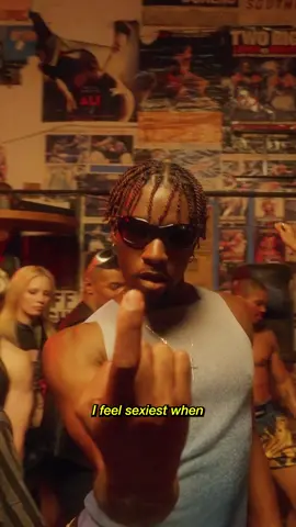 Hips undulating + titties out + low rise jeans = feeling like that bitch! It’s simple really