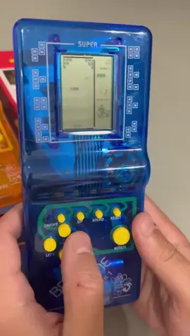 Vídeo Game Portátil 9999 Jogos em 1 - Mini Game Retrô, #https://s.shopee.com.br/6KjZvjb9bZ# QUE TAL RELEMBRAR OS VELHOS TEMPOS?   A MODA VOLTOU COM TUDO E VAI SER UMA DIVERSÃO PARA TODA FAMÍLIA. COM CLÁSSICOS COMO TETRIS, JOGO DA COBRINHA, ENTRE OUTROS!!!!