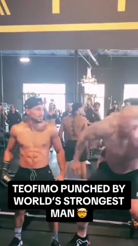 That was wild 😳 #teofimolopez #boxingtok #sportsviral 