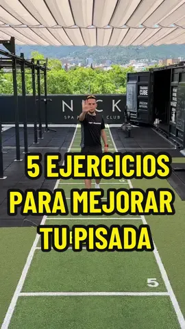 ❌ 5 EJERCICIOS PARA MEJORAR TU PISADA AL CORRER 🦶 ⠀⠀⠀⠀⠀⠀⠀⠀⠀ ✅ En este vídeo te muestro cinco ejercicios muy sencillos para fortalecer tu tobillo. También vas a prevenir una posible fascitis plantar o periostitis tibial. Son ejercicios que no necesitas ir al gimnasio para realizarlos, y sólo necesitas una banda de resistencia mini band. ⠀⠀⠀⠀⠀⠀⠀⠀⠀ 1️⃣ El primer ejercicio se trata de una abducción de tobillo. 2️⃣ El segundo ejercicio de una aducción de tobillo. 3️⃣ El tercer ejercicio ejercicio de flexión plantar. 4️⃣ El cuarto ejercicio de flexión dorsal (dorsiflexión de tobillo). 5️⃣ Por último, el quinto ejercicio es de gemelos, haciendo énfasis en el trabajo excéntrico controlando en la bajada. ⠀⠀⠀⠀⠀⠀⠀⠀⠀ 📲 ¿Has hecho alguna vez estos ejercicios? Si conoces a algún compañero que padezca de fascitis plantar, periostitis tibial, o que simplemente quiera mejorar su pisada al correr, pásale este vídeo. ⠀⠀⠀⠀⠀⠀⠀⠀⠀ ⠀⠀⠀⠀⠀⠀⠀⠀⠀ ⠀⠀⠀⠀⠀⠀⠀⠀⠀ #Running #runners #correr #runningtips #podologia #fisioterapia #barefoot #minimalismo #fascitisplantar #periostitistibial 