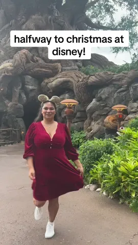 this is truly my fav @Disney jewelry set! cutie little minnie pearl with the bow went perfect with my dapper day outfit!  we’re halfway to christmas at disney and i cant wait!! 🎄🎅❤️  #disneyholidays #christmasatdisney #dapperday #dapperdaywdw #animalkingdom #halfwaytotheholidays #disneychristmas  @Disney Parks @Disney Style @Disney+ @Disney Store 