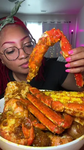 #creatorsearchinsights Made a seafood boil 🦀 🥚 🦐 🌽 🥔 with king crab, jumbo snow crab, mega prawns, potatoes, sausage, and corn & eggs (i dont like eggs but added them because yall always ask for them 🤣 also this particular seafood boil sauce is not my original sauce recipe. Its not my recipe to give out. It belongs to @MBH , she makes seafood platters, I used her recipe ☺️ the sauce was bomb!! #asmr #seafood #seafoodboil #kingcrab #shrimp #snowcrab #mukbang #fyp #fyp* 