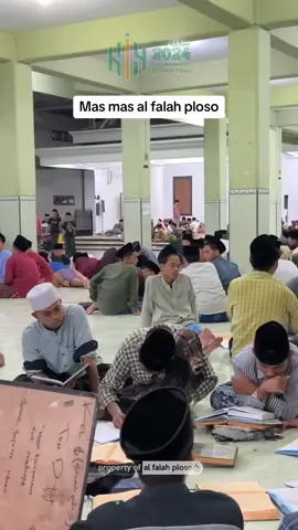 Kegiatan musyawarah atau syawir santri al falah ploso membahas pelajaran yang akan di pelajari dikelas esok harinya,dalam musyawarah dibagi antar kelompok dan setiap kelompok ada satu ketua kelompok yang bertugas menjelaskan kepada teman teman nya disini juga untuk mengasah  menjadi pemimpin yang bertanggung jawab. Dalam video sedang membahas pelajaran alfiyyah ibnu malik yang mana ada 1002 bait/ nadzom yang ditempuh belajar selama setahun yaitu dikelas 3tsanawiyyah. #alfalahploso #santrialfalah #santrialfalahploso #musyawarah #syawir #alfiyyahibnumalik #kitabkuning #kitabsalaf #santrisalaf #cahpondok #