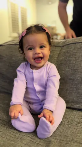 Those litte laughs and that gummy smile stole my heart! #babyfever #baby #newborn #firsttimemom #happybaby #babylaugh #babygirl #babyhair #gummysmile 