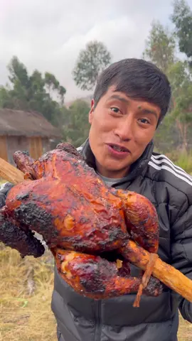 Respuesta a @cielomartel31  Pollo a la brasa 🍗  ustedes que prefieren pecho o pierna?  Celebremos nuestras diferencias con @Inca Kola 🇵🇪 👀ves, así de sencillo! Qué riquito está😋 #polloalabrasa #cocina #campo #tradicional #andes #pisac #cusco #peru #parati #soycreador #waldirmaqque #pyf #soycreadordecontenido #riquito #chequea #aprende #cocinatradicional #publicidad