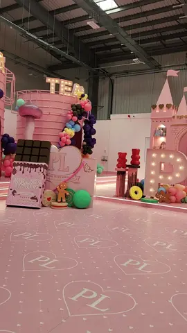 Absolutely a dream coming true here!!! 💗🏰😍 Had such a wonderful day here, tomorrow day 2!!! @PLOUISE @Paige Louise #plouise #plouisemakeupacademy #plouise_makeup_academy #plouisepro #plouisemakeup #plouiseprocourse #trending #fyp 