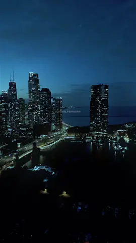 Quem lembra? Viaje pra 2004 🕺🏻 The World Is Mine - David Guetta 🎶 . #tradução #tipografia #anos2000 #dancemusic #davidguetta