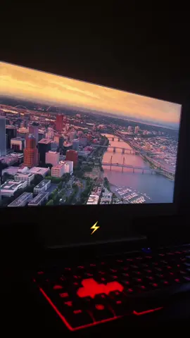 todo mundo tá correndo… ⚡️ #vaiprafy #4u #grantgustin #viral #ciscoramon #fyyyy #eobardthawne #tiktok #fyp #theflashedit #fyy #arrowverse #barryallen #fyyyyyyy 