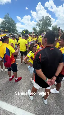 Bailalo y celebralo colombia #colombia #paraguayvscolombia #copaamerica #houston #tiktokcolombia🇨🇴 #seleccioncolombia #ganamos #luchodiaz #himnodecolombia #jamesrodriguez #colombia #nrgstadium 