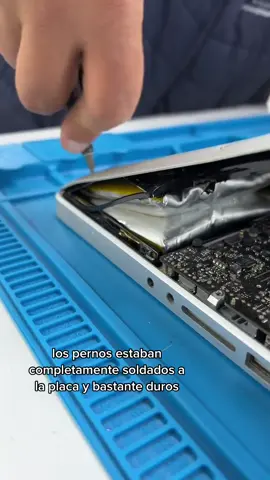 Cuiden sus baterías, puede ser peligroso descuidarlas 😳😬 #especialistamac #mac #bateria #tecnico 