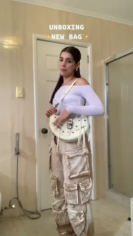 Unboxing de mi ✨NEW BAG✨ de @JW PEI MAS FELIZ IMPOSIBLE! 🤩🤍 eres team cartera blanca o team negra ? #unboxing #bag #bags #grwm #jwpei #cartera #haul  #newbag 