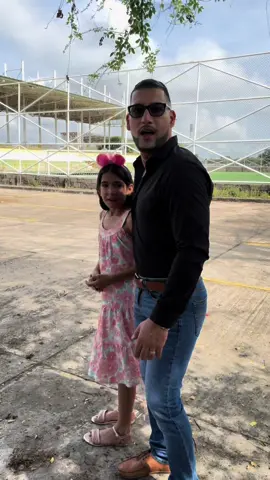 Niña se viste de pobre para darle una lección a su hija 😱parte 2