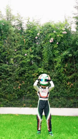 Yo siempre me visto con estilo 😎  #nomex #casco #kartinglife 