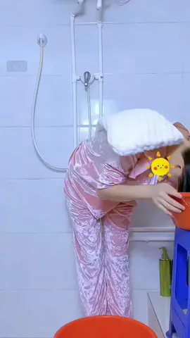 Sau khi gội đầu, hãy quấn nó bằng một chiếc mũ tóc khô. Nó mềm mại và thân thiện với da, dày hai lớp và có khả năng hút nước tốt!! #khanquantocnhanhkho #tienich #thietthuc #jizonguyen 