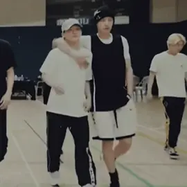 Endingnya... 😭🤣 Tanganmu ramah sekali Yeol... 😂 Cr. pcyloeyalist . #chanyeol #exo #fyp 