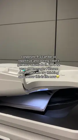 pleaseeeee I’m a starrrrr!!! 🤩😭#corporatelife #9to5life #internships #corporateamerica #officejob 