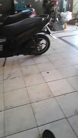 mumpung libur, servis motor Nmax si black & beat merah putih di bengkel langganan...#semuaorang 