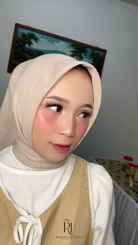 Makeup for bridesmaid Ryna cantik 💖 Thanks for having me bb✨ Makeup :  @riskalinda  DM/chat link in bio for pricelist or more info  #makeupbylinda #makeupartis #makeupcilongok #makeupajibarang #makeuppurwokerto #makeupwangon #makeupcilacap #muapurbalingga #makeupbumiayu #makeupgraduation #makeupyearbook #makeupengagement #makeuppreweding  #makeupnikahan #makeupwisuda #graduationmakeup #makeupparty #muabanyumas #glamourmakeup #goodmakeup #flawless #flawlessmakeup #graduationuinsaizu #muapurwokerto #graduatuonump #makeupakadpurwokerto #graduationunsoed #graduationpoltekes #makeupbridesmaid