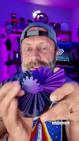 My mind is blown. my ADHD self is wanting this soo bad! Experience endless fun with The Steampunk Whirling Wonder Fidget! 🔧✨ Spin, twist with this mesmerizing gear ball!