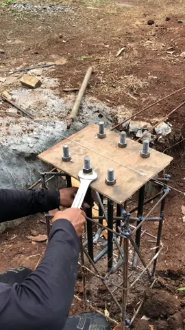 Setting angkur kolom konstruksi baja lapangan badminton.. . #abdiremajacontractor #jasakonstruksibaja #kontraktorbaja #konstruksibajawf #konstruksibaja #konstruksigudang #angkur 