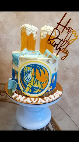 #birthdaycake #homemade #homemadecake #alcoholthemed#cake#beercake #whiteandblue  #homebasedbusiness #baker #buttercreamcake #SmallBusiness #foryour #foryoupage #foryou #fyppppppppppppppppppppppp #fypage #mentionyou#support_me 