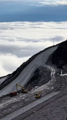 4200 mdpl #freeportindonesia #grasbergmine #tembagapura #timikapapua #viewgunung #fyp 
