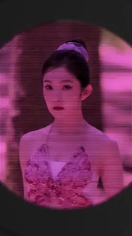 A gaze approaching from afar #Cosmic_Love   #레드벨벳 #RedVelvet #아이린 #IRENE #코스믹 #Cosmic #RedVelvet_Cosmic