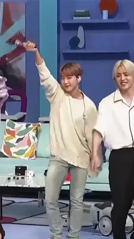 this tiramisu cake dance trend reminded me of hoshi's cute little dance last 2021 😆 #tiramisucake #hoshi #svt #seventeen #hoshiseventeen #fyp #foryoupage @SEVENTEEN 