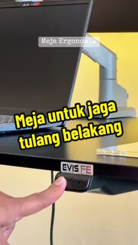 Haa inilah Evis Desk yang popular di kalangan gamers & designers tu. design meja ni ergonomic, korang boleh laraskan ketinggian meja ni hanya dengan tekan butang up & down ni. Movement dia memang smooth & tak bising. Meja ni gunakan single motor, dan ketinggian boleh adjust dari 73 cm hingga 118 cm, means korang boleh buat kerja sambil berdiri. EVIS ni memang terkenal dengan built quality. Walaupun harga dia sedikit premium, tapi korang memang akan sangat berpuas hati dengan kualiti dia. reliable. Kaki dia dibuat daripada material besi yang memang kukuh. siap ada warranty. Design dia aesthetic, minimalisletak dekat sudut apa pun sesuai. Yang best nya ada safety feature, kalau ade halangan, movement meja akan stop. So kalau korang nak dapatkan, boleh tekan link beg kuning ok. #evis #evisfedesk #evisdesk #smartdesk #smartdeskevis #drhanafee