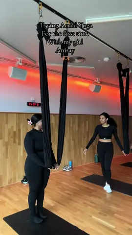Arieal Yoga for the first time !#yoga #aerialyoga #aerialyogafail #aerialyogagirl #firsttry #firsttry😂 