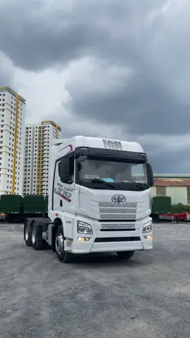 ⚡ Đầu Kéo Faw JH6 460Hp Model 2024. • Nhẹ vốn. • Máy chạy bốc, nhiên liệu tiêu hao thấp. • Cabin âm sàn, Camera 360, phanh ABS. • Bảo hành 03 năm - ko giới hạn km. • 3xx triệu nhận xe. • Hỗ trợ mọi thủ tục lăn bánh.