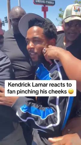 Kendrick Lamar reacts to fan pinching his cheeks 👀😀
