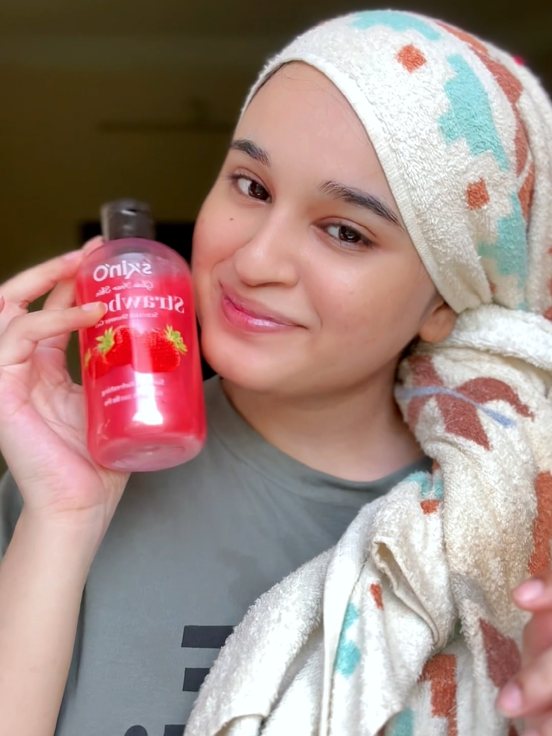 Get Refreshing & Moisturizing Bath with skin'O Strawberry Scented Shower Gel #chardike #showergel #moisturizing #bodycare #reels