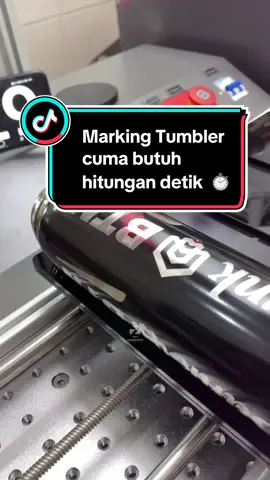 Gak butuh waktu lama buat mesin yang satu ini untuk menyelesaikan laser marking! Pembuktian kalau Marking Tumbler ternyata cuma butuh hitungan detik  🤫⏱️ #zaintech #solusibisnispercetakan #lasermarking #lasermarkingmachine #tumbler #idebisnis #bisnismudah #bisnisviral #viral #fyp 
