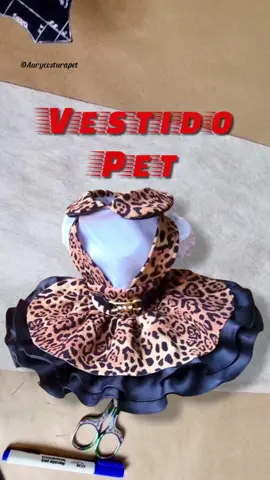 Vamos embarcar numa jornada descontraída pela moda pet, como se estivéssemos passeando pelas prateleiras de uma boutique exclusiva para nossos amigos peludos. Imagine um elegante conjunto animal print, pronto para ser personalizado para seu companheiro de quatro patas. Modelagem de Vestido Animal Print: Passo a Passo para Uso do Molde Base  Vou demonstrar passo a passo como interpretar e adaptar o molde base para criar um vestido confortável e estiloso para seu bichinho. Você descobrirá como ajustar o molde para as medidas do seu pet, desenhar as costas, modelar a manga, saia e montar o vestido.   Venha aprender e se divertir criando roupas para seu amigo de quatro patas! Se gostou curta, comente e compartilhe . . . . . . . . . .  #costurapet #roupaspet #modapet #aurymodapet #modelagemdescomplicada #dicadecostura #modelagem #costura #tutorial #molde