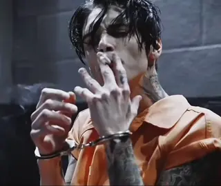 Tình cờ thấy cảnh ảnh hút thuốc mà t mê v~ . vẫn chưa biết ảnh tên gì luôn ai biết xin cho cái tên để đi coi phim ảnh với ạ #andybiersackedit 