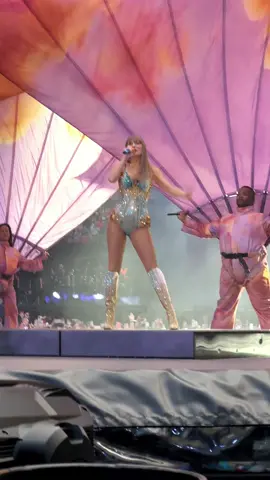 Eras tour London opening with the sparkliest bodysuit ever!! So glad Miss Americana is on the set list! @Taylor Swift  #maathp #TSTheErasTour #missamericanaandtheheartbreakprince #erastourlondonn1 #theerastourlondon #theerastour #fyp 