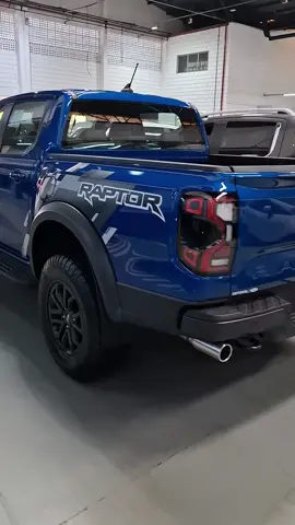 Ford Ranger Raptor azul 