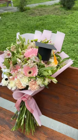 Ramo de graduación 👩🏻‍🎓💞💐 #graduacion #prom #ramo #flores #bouquet #gerberas 
