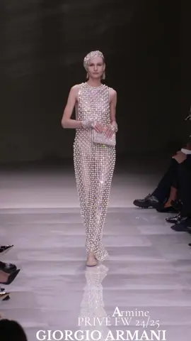 #giorgioarmani #privé#couture #models #catwalkmodel #runwaywalk 