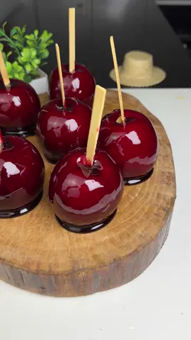 Maçã do amor que você vai se apaixonar 😅😂 #receitasimples #festajunina #maçadoamor #culinaria 