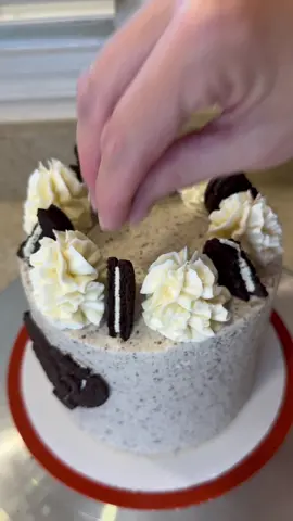 Oreo Cake #cake #cakes #oreo #oreocake #cakedecorating #heartcake 