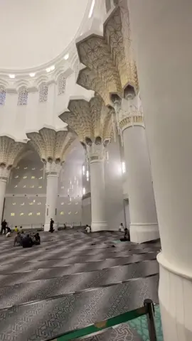 Шымкент қаласында орналасқан Сейітжан қари атындағы ақ мешіттің іші 😘