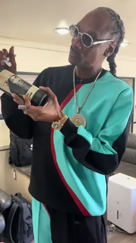 Getcha autographs 😆🍷 🖊️ #19crimes 