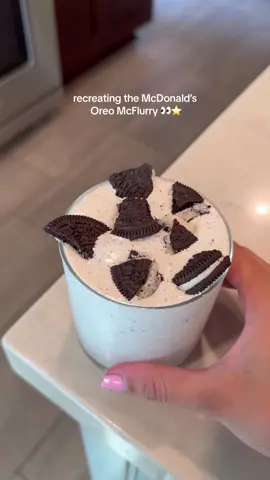 3 ingredient mcdonalds mcflurry 🍦🥶 #viral #mcdonalds #mcflurry #recipes 