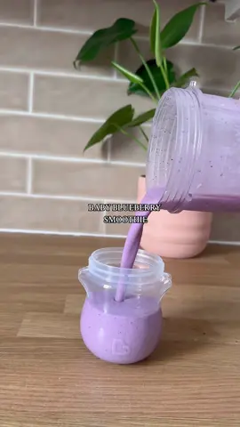 Another weaning recipe for ya 🍌 this time let’s make a smoothie!! Suitable for 6+ months, your little ones will love sipping on this!  You need; Small handful frozen banana Small handful frozen blueberries Tbsp Greek yoghurt Dash whole organic milk Sprinkle of chia seeds Water And blend! Harper wolfed this down 😂 let me know if you try it ☀️☀️☀️ #weaning #weaningideas #weaningrecipes #babyfood #babysmoothie #babyfriendly #smoothierecipe #postpartum #11montholdbaby #babygirl #nutritioncoach
