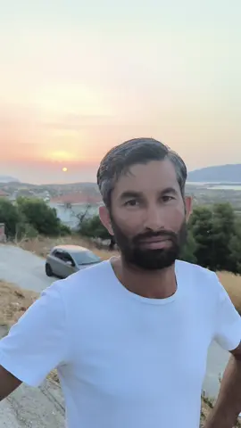 Θέλει να πάει διακοπές στην Μύκονο 