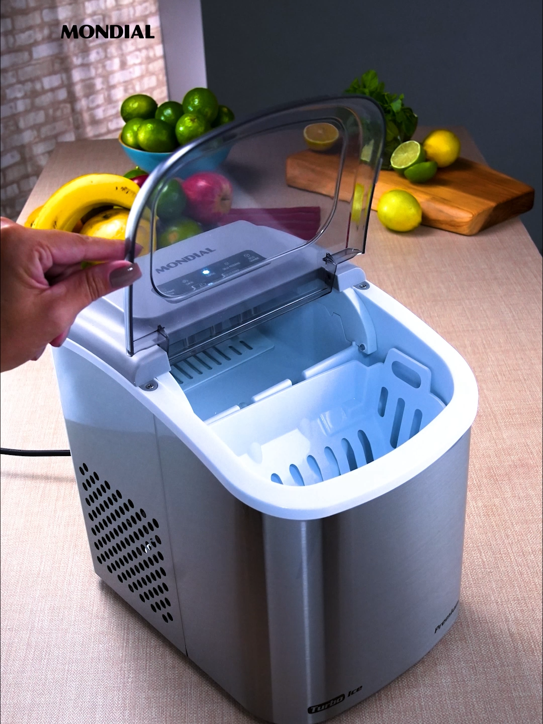 Nunca mais passe aperto na hora de receber os amigos em casa. Com a Máquina de Gelo Turbo Ice Premium da Mondial, você tem gelo sempre que precisar, de forma rápida e prática. ❄️ Em apenas 8 minutos, ela produz 9 cubos de gelo, totalizando até 12 kg por dia. ⏱ Ideal para suas festas, churrascos, ou até mesmo para uso diário. ✨ Marca aqui alguém que precisa dessa praticidade! 👇 #MondialBR #MaquinadeGelo #BebidasGeladas #Gelo