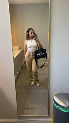 Just 2 scentist gworls working in a big pharma world 🎀💕🌸 #pharma #coperatelife #Science 